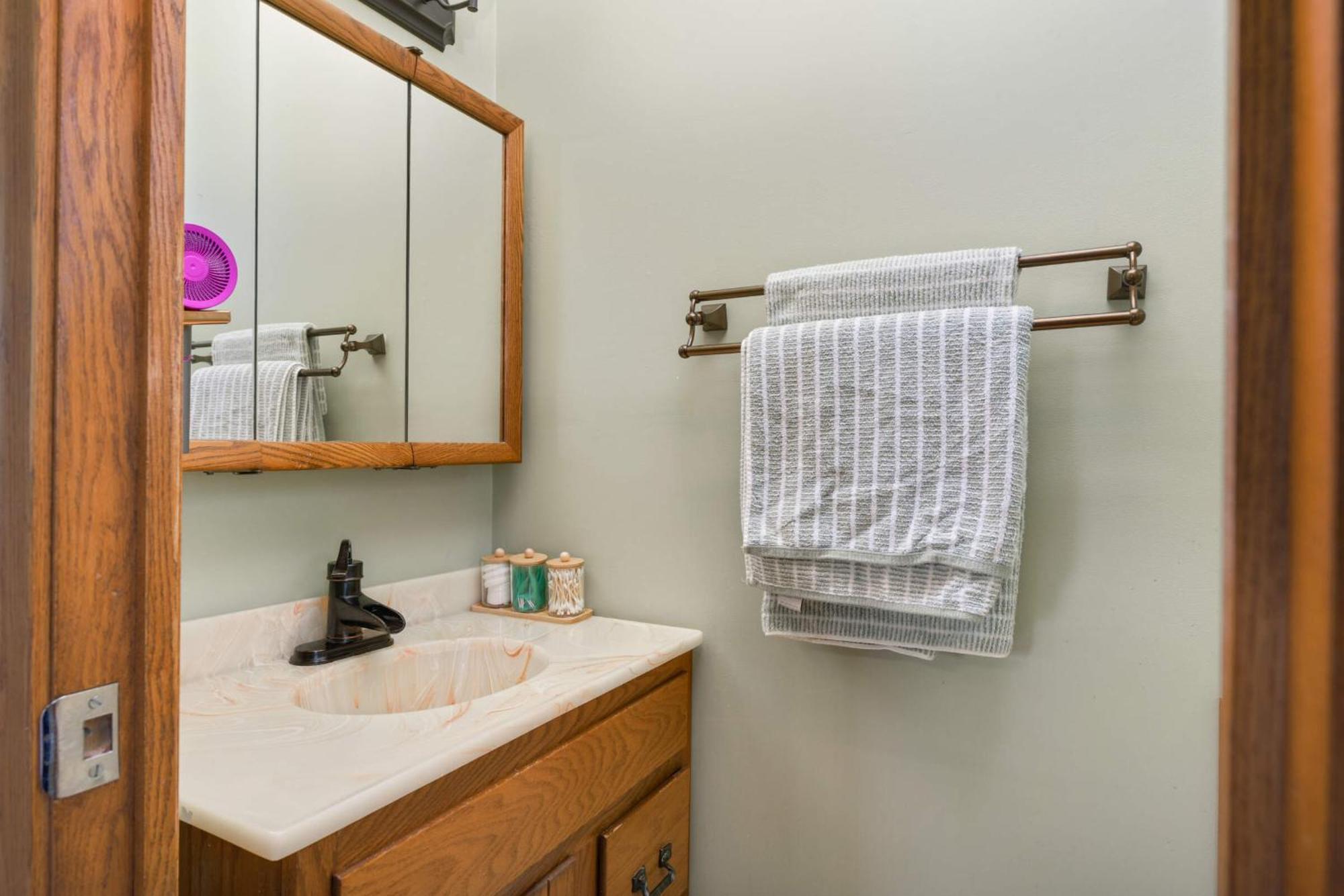 Cottage Grove Haven, Spacious 4-Bed, 3 Baths Retreat Extérieur photo